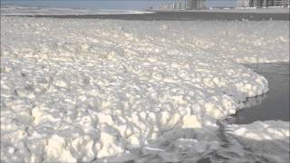 preview picture of video '7 MEI 2014 BELGIAN COAST WESTENDE STRANDWANDELING RICHTING MIDDELKERKE - Schuim op zee'