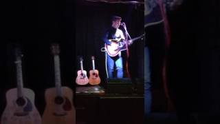 Ben Montague singing back into paradise at the gig in Dublin 11/12/16