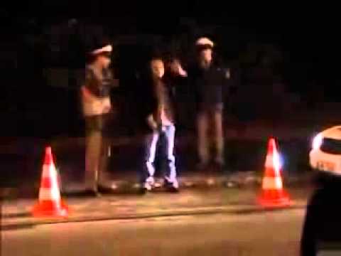 POLIZEI verarscht türke und bekommt auf die fresse