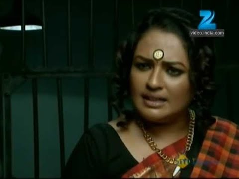 Afsar Bitiya | Ep.132 | Thakurain क्यों करा रही है कैदियों को yoga practice? | Full Episode | ZEE TV