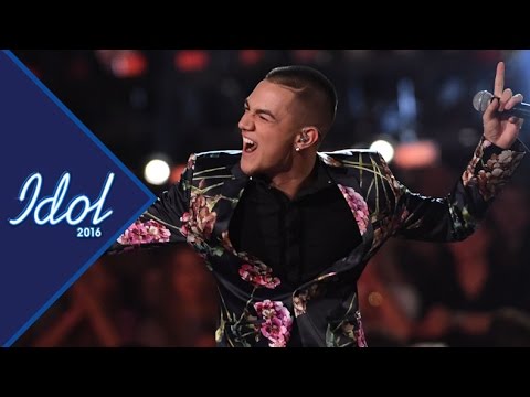 Liam Cacatian Thomassen framför vinnarlåten Playing with fire - Idol Sverige (TV4)