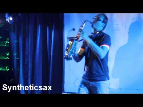 Bandolero feat saxophonist Syntheticsax - Paris latino (Life Perfomance)