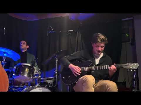 Tom Ollendorff solo on Stablemates (Benny Golson)