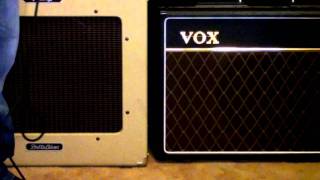 Video thumbnail for Peavey Delta Blues 1x15 vs VOX AC-15C1 1x12 by intheblues