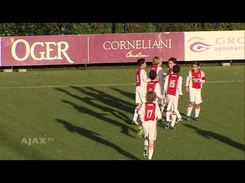 Mooie boogbal Naci Ünüvar bij Ajax E1