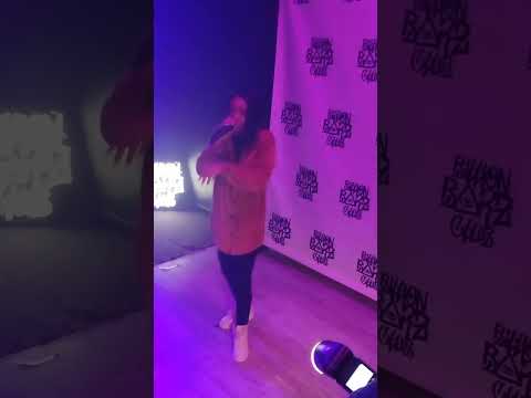 Isis Aset - A Kiss Live Performance / Trappy Hour