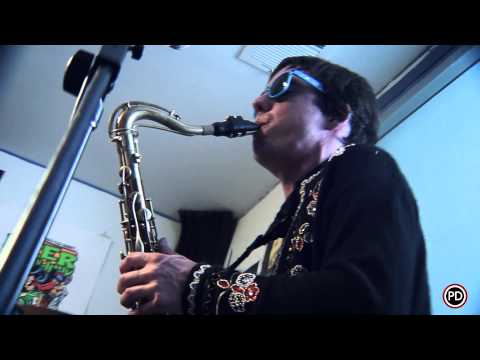 Andy Human & The Reptoids - Biffed Up (Live on PressureDrop.tv)