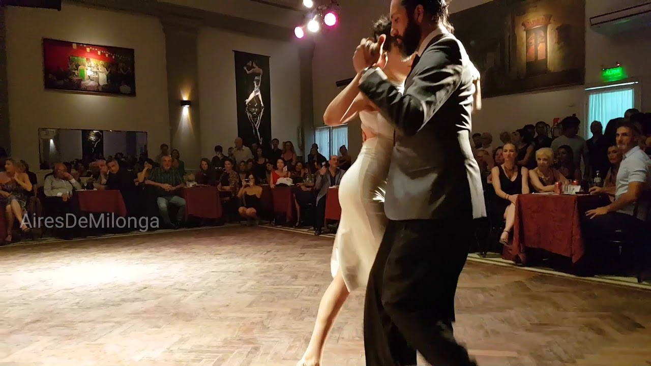 La organizadora en show. Pepa Palazon, Rolo Valdivieri en Salón Canning