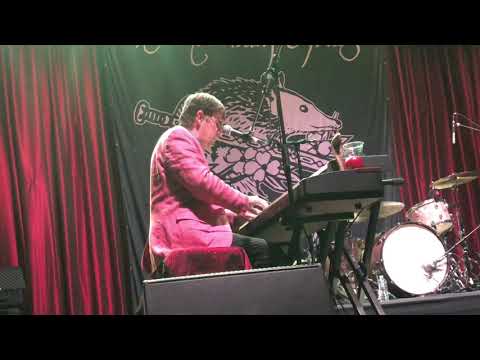 Black Pear Tree (Live) - The Mountain Goats