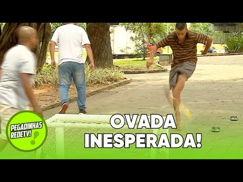 Ping pong ball or egg? Toninho Tornado prepares a prank for the people on the street!