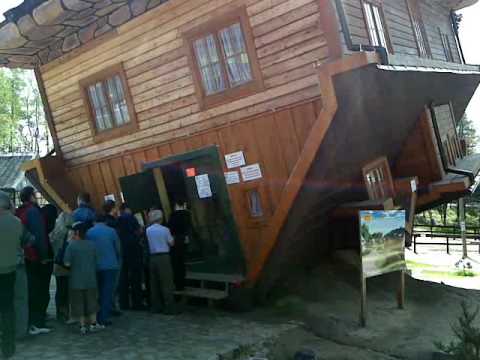 SZYMBARK SKANSEN, Dom do góry nogami