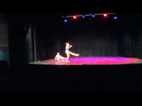 Maëlle et Léa duo cerceau ballon