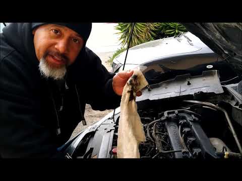HOW TO FIX A CARS IDLE SURGING & STALLING ( FOR ONLY $2 BUCKS )- A RAG AND CARB SPRAY (CHEAPEST FIX)