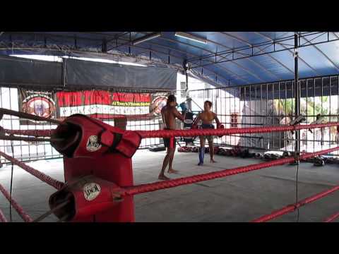 NETO Treino de Muay-Thai na Tailandia