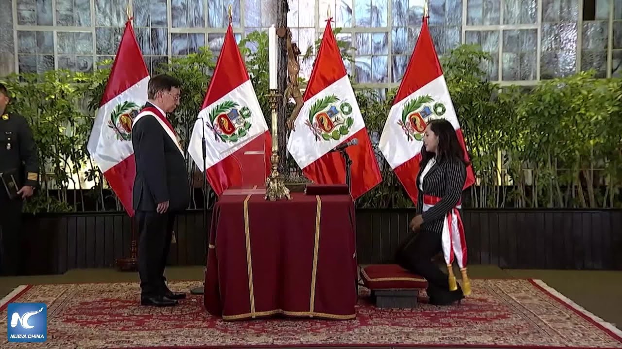 Presidente Balcázar toma juramento a gabinete de ministros de Perú