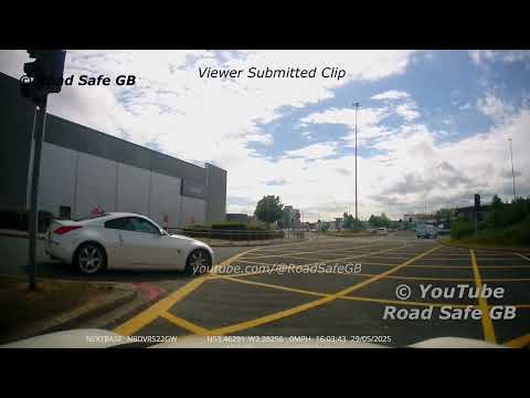 UK Dash Cam - Yellow Box Junction Road Rage (swearing muted)