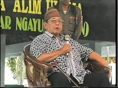 Gus Dur di Pendopo Watu Bodo, Ujungpangkah, Gresik, 12 Mei 2003