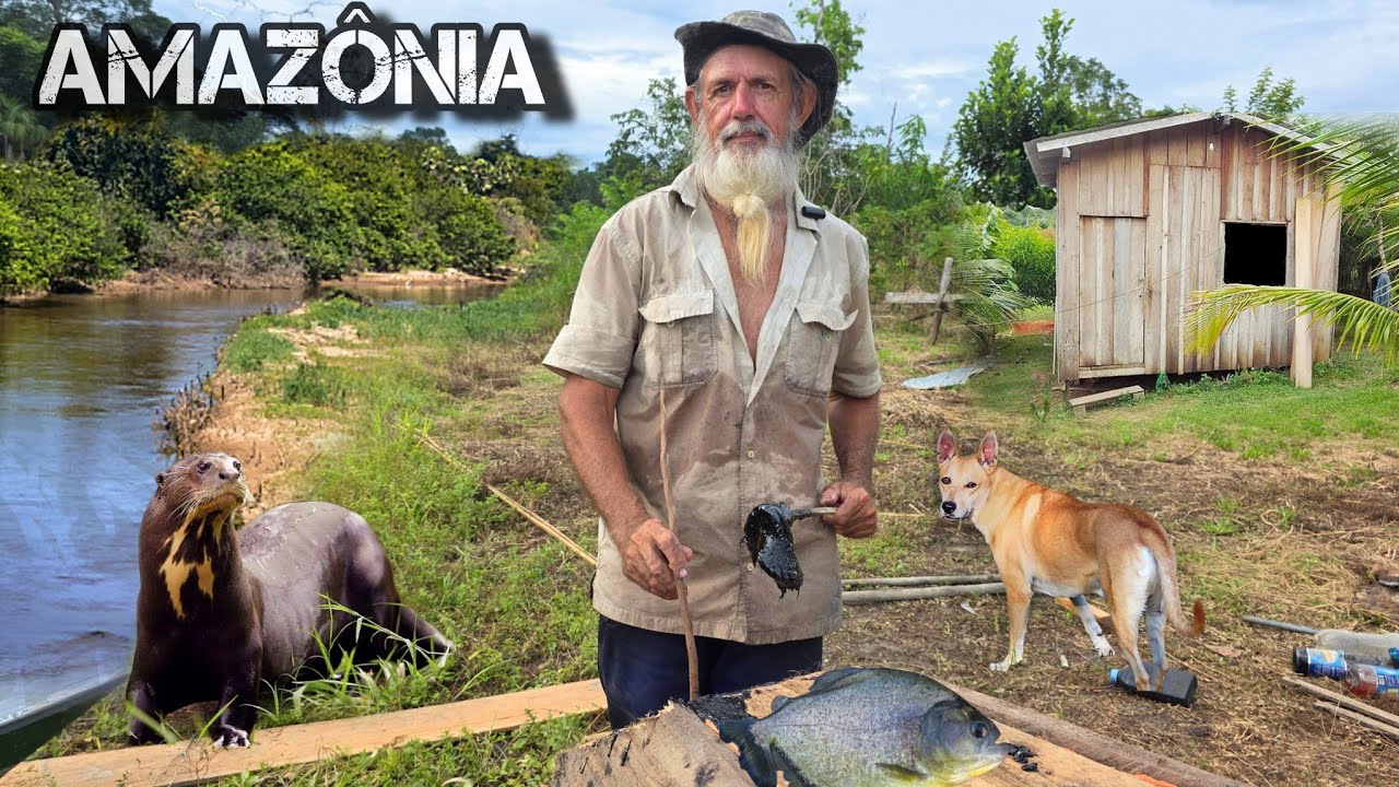 He LIVES ISOLATED IN THE JUNGLE WITH ANIMALS IN HIS HOUSE WITHOUT ENERGY. THE MAN WHO STOPPED IN ...