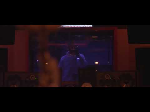 Drake recording his entire verse for “9” in one take