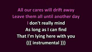 Karaoke - 10cc: Lying Here With You
