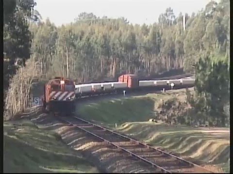 CP Bombardier 1964 com Comboio de Cimento nº 50621 - Linha do Oeste - 02 Dez 2015