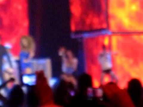 dan balan +elenh fureira mad vma 2010