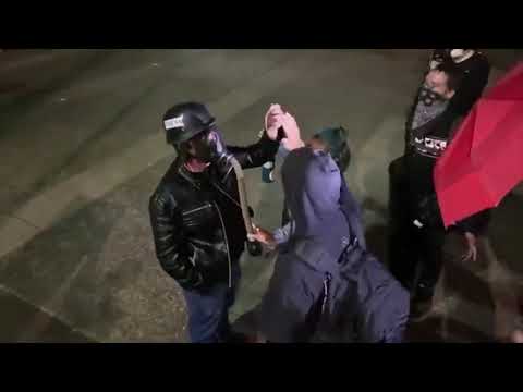 США поджоги, взрывы и танцы во время протестов, беспорядков и митингов в Портленде