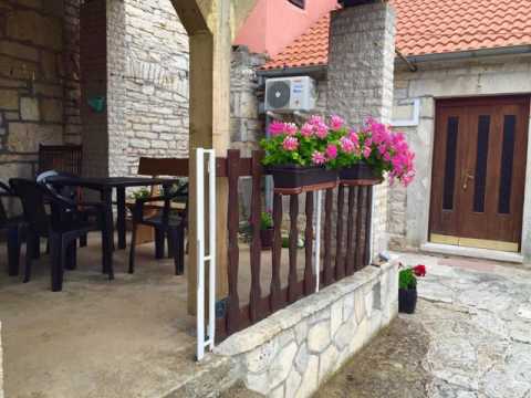 Apartment Mate - Pridraga - Croatia
