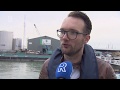 Varende vuilnismannen werken zich uit de naad