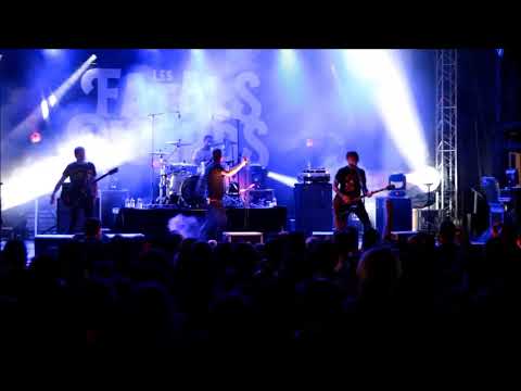 Les Fatals Picards  "Sucer des cailloux" Live in Saverdun