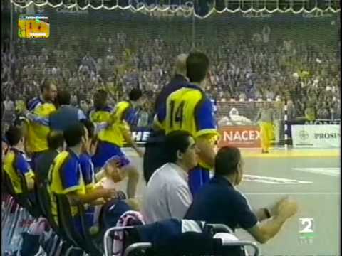 David contra David. Gol de Davis a Barrufet. Final Copa ASOBAL 2002/03 VLL-BAR.