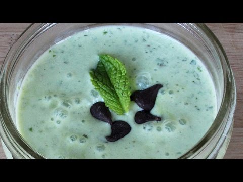 Mint Chocolate Chip Smoothie Recipe | Lighten Up