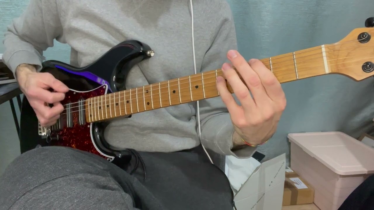 Roberto Barlocci playing the Smooth Criminal riff on electric guitar