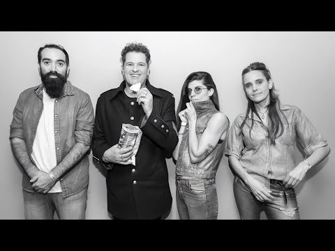 No Me Dejan Salir - Eruca Sativa & Carlos Vives