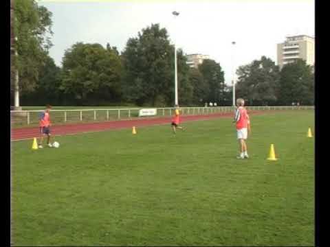 DS Fußball 21 Übung Passen und Freilaufen im Viereck 2