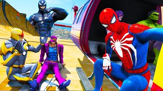 Heróis e Homem Aranha Desafio em Helicóptero, Mini Carros e Monsto Carros SpiderMan Big Relay Race