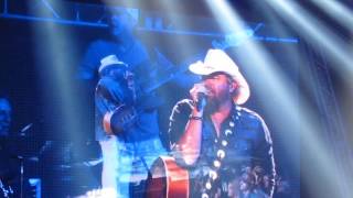 Toby Keith sings Blue Moon in Tulsa OK