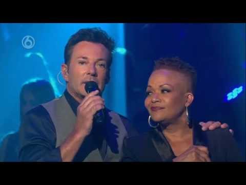 Gerard Joling feat. Ruth Jacott - Laat Me Alleen