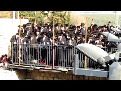 satmar rebbe in meron 2013 part 2