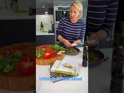 Ultimate Greek Salad for a healthy lunch. This is what nutritionists eat!