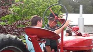 preview picture of video 'Best Sounding Farmall H Tractor in the World'