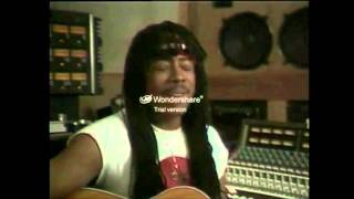 Rick James sings for the 1983 R'n'B awards