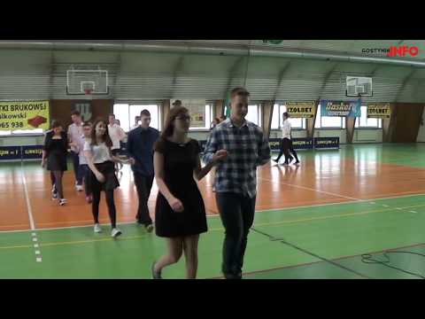 Taniec "Belgijka" w wykonaniu uczniów Gimnazjum nr 1