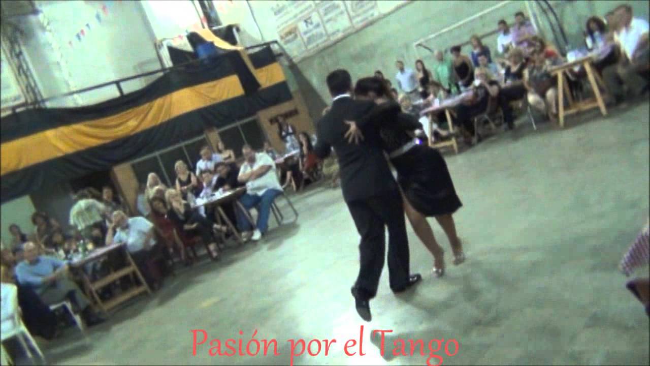 LAILA REZK y LEANDRO OLIVER Bailando el Tango JAMAS RETORNARAS en la MILONGA DEL MORAN