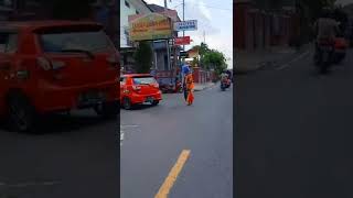 Download lagu tukang parkir yang kreatif mp3