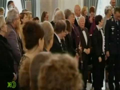 Horst Köhler stimmt 1. Strophe des Deutschlandliedes an