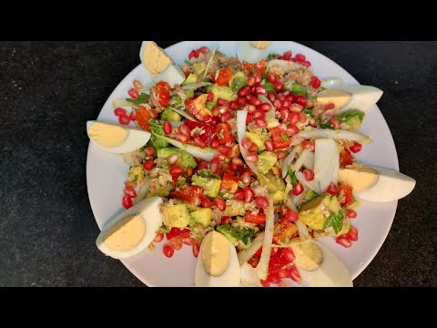 ¡ Sólo paso 4 minutos y una ensalada ligera de atún y aguacate, fácil y saludable