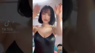[tiktok]美女による猫ダンス！ニャンニャン