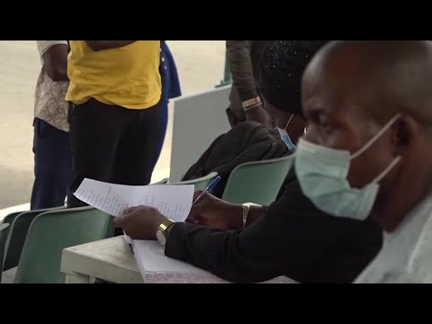 流動法院針對尼日利亞的COVID-19規則破壞者。 (Mobile courts target Nigeria's COVID-19 rule-breakers)