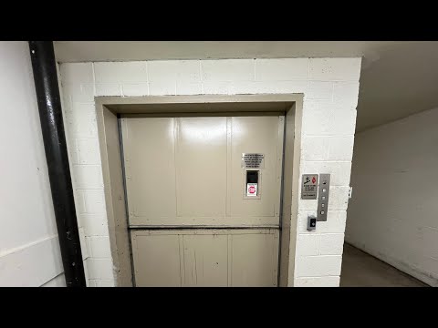 Epic Fail on a 1977 Montgomery Hydraulic Freight Elevator at ServiceCorridor Westmoreland